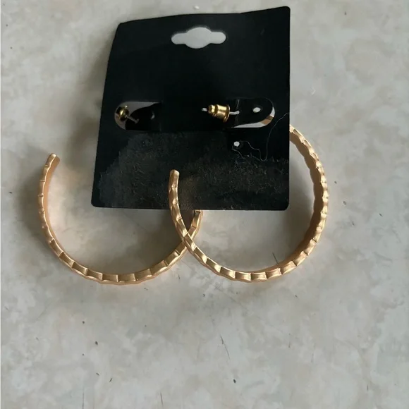 Mia and Tess necklace and earrings - Picture 3 of 4